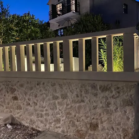 Summer House Bella On The