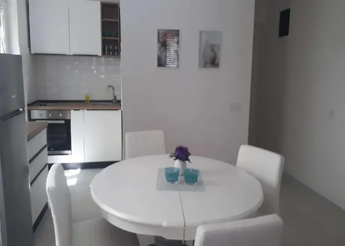 Summer House Bella On The *